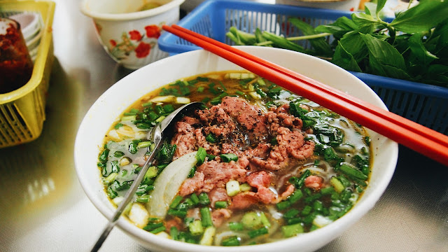 how to travel on a budget in your 20s